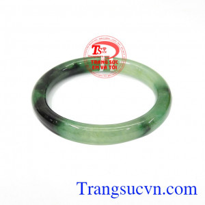 Người xưa cho rằng, đeo ngọc trên người tốt cho vận khí, sức khỏe, tiền tài