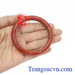 Vòng ngọc là món quà ý nghĩa dành tặng bà, mẹ