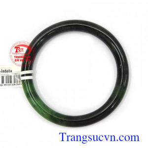 Vòng cẩm thạch lục đậm màu sắc đẹp, chất lượng cao, chế tác tinh xảo