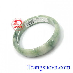 Ngọc Phỉ thúy thiên nhiên còn có tác dụng chiêu tài lộc, mang may mắn và bình an cho người đeo