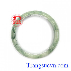 Vòng cẩm thạch tự nhiên phù hợp làm món quà tuyệt vời giành tặng người bạn yêu thương những dịp ý nghĩa