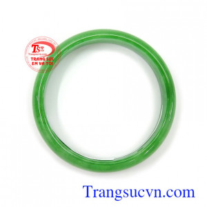 Vòng cẩm thạch xanh ngọc đẹp chất lượng cao cấp, màu sắc tươi sáng, phù hợp phong cách phái đẹp