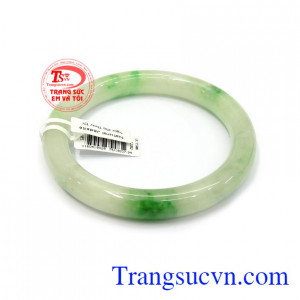 Vòng ngọc bảo vật,vòng ngọc cẩm thạch được xem như là món trang sức bảo vật của thời xưa, có sự thiêng liêng cũng như ý nghĩa phong thủy trong việc mang theo ngọc bên người