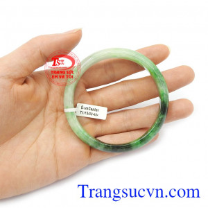 Vòng Ngọc Cẩm Thạch TN là món quà tặng tuyệt vời cho người yêu thương