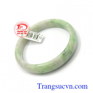 Vòng ngọc cẩm thạch thiên nhiên là món quà tặng tuyệt vời cho người yêu thương những dịp ý nghĩa.