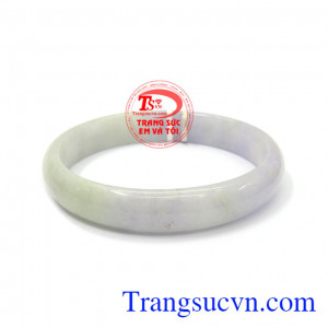 Vòng ngọc cẩm thạch trắng đục mang nguồn năng lượng dồi dào đem lại sự an khang, thịnh vượng cho người đeo