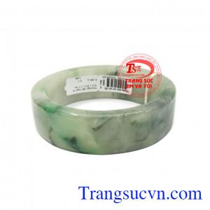 Vòng ngọc cẩm thạch vuông to là sản phẩm vòng ngọc cẩm thạch thiên nhiên