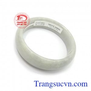 Vòng ngọc đẹp tinh tế phù hợp với nhiều lứa tuổi, đeo hợp thời trang và quý phái