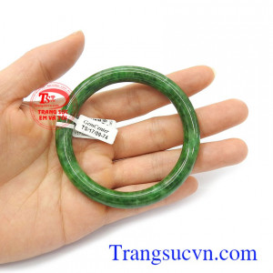Vòng ngọc Jadeite mệnh Hỏa thương hiệu uy tín, chất lượng, giao hàng nhanh trên toàn quốc.