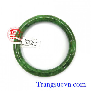 Vòng ngọc Jadeite mệnh Hỏa phù hợp nhiều lứa tuổi khác nhau, rất được phái đẹp ưa chuộng