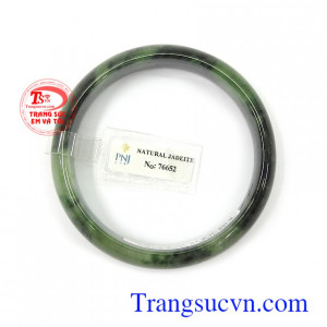 Vòng ngọc Kiểm định PNJ phù hợp nhiều lứa tuổi khác nhau, được phái đẹp ưa chuộng sử dụng