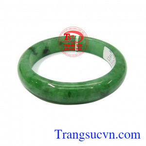 Vòng ngọc lục nhạt là sản phẩm vòng ngọc đẹp, được các bà, các mẹ ưa thích