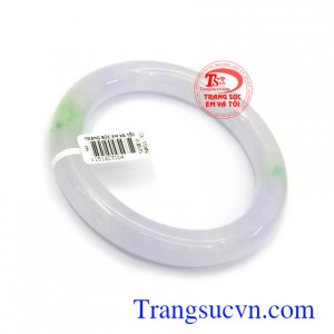 Vòng ngọc phỉ thúy đẹp rất được phái đẹp ưa chuộng sử dụng, phù hợp nhiều lứa tuổi khác nhau