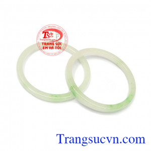 Vòng cẩm thạch vân là sản phẩm được chế tác từ ngọc cẩm thạch thiên nhiên chất lượng, có giấy kiểm định đá quý uy tín, giao hàng nhanh trên toàn quốc