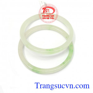 Vòng ngọc trắng đôi đẹp