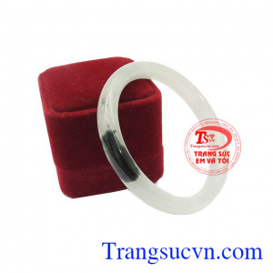 Vòng ngọc trắng