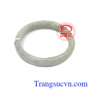 Ngọc cẩm thạch mang đến sự tinh khiết, ngọt ngào và nuôi dưỡng năng lượng, đem lại may mắn và yêu thương cho người sử dụng