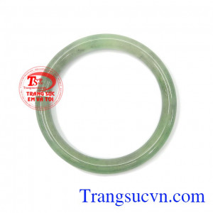 Vòng ngọc cẩm thạch thích hợp làm quà tặng cho bà, cho mẹ