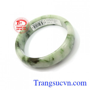 Vòng tay cẩm thạch đẳng cấp phù hợp với nhiều lứa tuổi, đeo hợp thời trang và quý phái