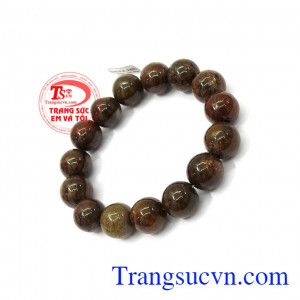 Ngọc phỉ thúy còn chứa nguồn năng lượng dồi dào, là kết tinh của thiên nhiên vì vậy có tác dụng giải trừ tà khí, chiêu tài lộc, mang lại may mắn, bình an, và hạnh phúc cho người đeo,Vòng tay hạt cẩm thạch