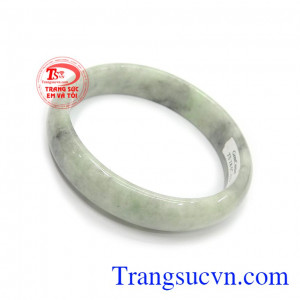 Vòng tay ngọc JADEITE phù hợp với nhiều lứa tuổi, đeo hợp thời trang và quý phái