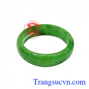 Vòng tay ngọc Jadeite mang lại nhiều may mắn, cảm giác thoải mái, giảm căng thẳng, mệt mỏi trong cuộc sống