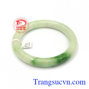 Vòng tay ngọc Malaysia chứa một nguồn năng lượng dương dồi dào