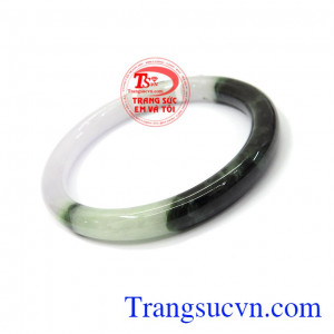 Ngọc cẩm thạch thiên nhiên được rất nhiều khách hàng yêu thích và chọn lựa