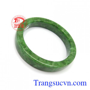 Vòng tay Phỉ Thúy bản vuông đeo hợp mệnh Hỏa và Mộc cho bạn gái