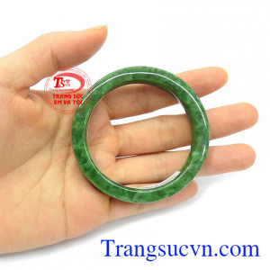 Vòng tay Phỉ Thúy bản vuông màu sắc đẹp, chất lượng cao, thương hiệu uy tín, giao hàng nhanh trên toàn quốc.