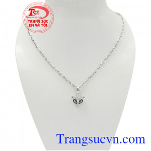Bộ dây hồ ly vàng trắng mang lại vẻ đẹp sang trọng, quý phái cho người đeo