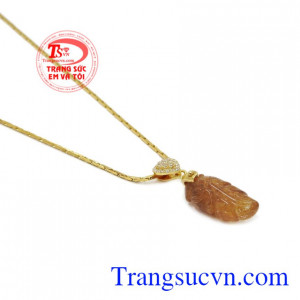 Bộ mặt dây lá thạch anh tóc thiên nhiên có giấy kiểm định uy tín.