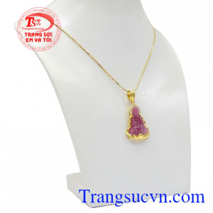 Bộ mặt dây quan âm ruby an lành vừa có thể làm đẹp trong phòng thủy còn đem lại may mắn, an lành cho gia chủ.