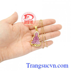 Bộ mặt dây quan âm ruby an lành là món quà ý nghĩa dành tặng người thân.