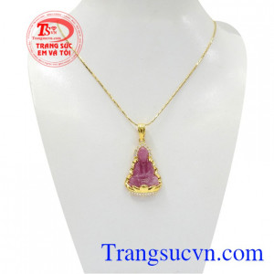 Bộ mặt dây quan âm ruby an lành phong cách, sang trọng, hợp thời trang.