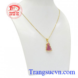 Quan âm người luôn từ bi, cứu nhân độ thế cho chúng sinh thoát khỏi lầm than, đau khổ. Bộ mặt dây quan âm ruby an yên