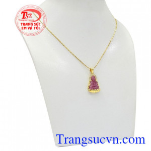Bộ mặt dây quan âm ruby đẹp đem lại sự bình yên trong tâm hồn của người đeo.