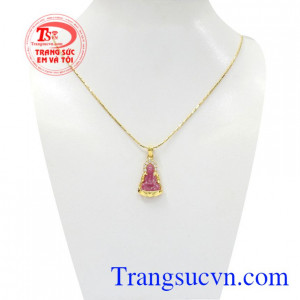 Bộ mặt dây quan âm ruby là sản phẩm kết hợp giữa mặt phật quan âm bọc vàng và dây chuyền vàng Ý.