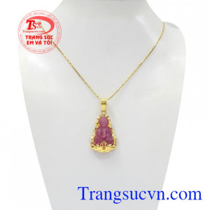 Bộ mặt dây ruby quan âm may mắn là sản phẩm được chế tác tinh tế, tinh xảo.