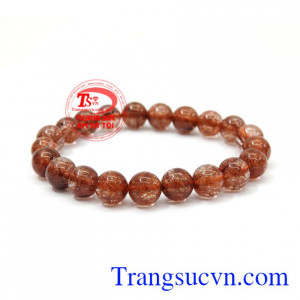 Chuỗi đeo tay thạch anh tóc đẹp hợp thời trang có thể kết hợp với nhiều kiểu quần áo.