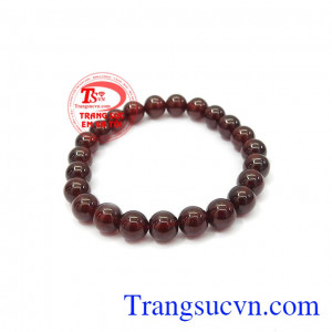 Chuỗi tay không chỉ đơn giản là trang sức mà theo phong thủy còn mang lại may mắn cho những người mệnh Thổ và mệnh Hỏa,Chuỗi tay Garnet 7 ly