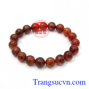 Chuỗi thạch anh tóc 10 ly mang lại nhiều may mắn trong phong thủy cho người đeo.