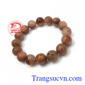 Chuỗi thạch anh tóc 12 ly có tác dụng mang lại may mắn, bình an và tài lộc cho người đeo