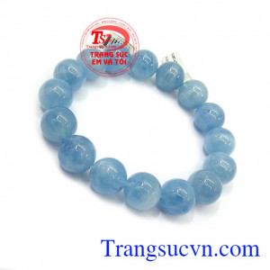 Đá Aquamarine là biểu tượng cho tình yêu và lòng chung thủy
