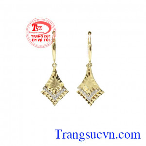 Hoa tai nữ vàng độc đáo là sản phẩm được chế tác tinh xảo, xinh xắn, hợp xu hướng,Hoa tai nữ vàng độc đáo