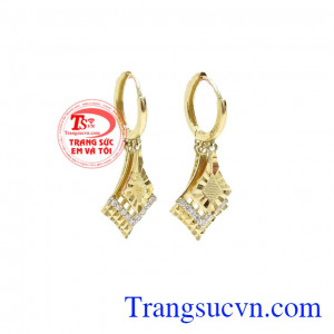 Sản phẩm mang lại cho người đeo vẻ nữ tính, thời trang,Hoa tai nữ vàng độc đáo