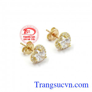 Hoa tai vàng trái tim với thiết kế độc đáo được gắn đá đẹp, hài hòa mang lại vẻ đẹp duyên dáng nữ tính cho chủ nhân,Hoa tai vàng trái tim