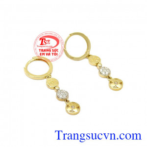 Sản phẩm thích hợp làm quà tặng cho người thân hoặc bạn bè,Hoa tai vàng Van Cleef Arpels