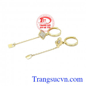 Sản phẩm thích hợp làm quà tặng cho người thân hoặc bạn bè,Hoa tai vàng Van Cleef