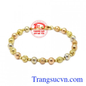 Lắc tay nữ hiện đại là sản phẩm được nhập khẩu từ Italy, được chế tác từ vàng 18k chất lượng.